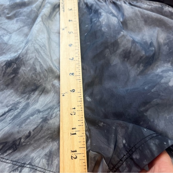 NWT Nike Women's Trail Running Shorts Sz XS Repel Gray Tie Dye Zipper Pockets - Picture 15 of 16
